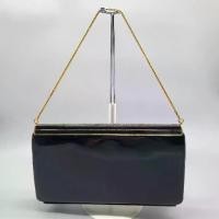 ราคา ღVintage clutch bag black patent leather with gold chain strapกระเป๋าคลัตช์วินเทจ หนังแก้วเคลือบเงาสีดำ✶ (1733336679713245064)