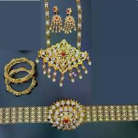 ราคา Vintage Jewelryชุดเครื่องประดับไทยพร้อมทับทิม สร้อยคอ ต่างหูคลิป กำไลข้อมือ เข็มขัด หัวเข็มขัด ปิ่นปักผม (1733086919684097079)