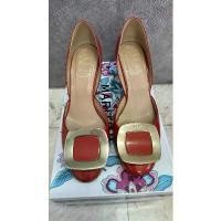 ราคา ของแท้100% Roger Vivier สีแดง Size 36 รองเท้าส้นสูง มือสอง แตะ พื้น หนา เสริมส้น นุ่ม เบา men shoestore ชูเบอร์รี่ jibbitz ติดรองเท้า เเฟชั่น ผู้หญิง เพชรวิบวับ ยอดฮิต (1733224306403148852)