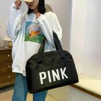 ราคา กระเป๋าเดินทาง กระเป๋าเสื้อผ้าPink แบบ 2 ชั้น ใบใหญ่จุใจ ใส่ของได้เยอะมาก ด้านหลังมีช่องเสียบกับกระเป๋าเดินทางได้ (1732690740407273259)