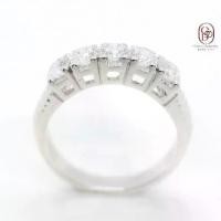ราคา 5 Diamond Eternity Ring แหวนแถวเพชร5เม็ด (1732922036575962637)