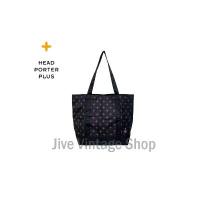 ราคา HEAD PORTER PLUS กระเป๋าผ้าใบใหญ่ ทรงสะพายไหล่ สไตล์ sport สีดำสกรีนโลโก้สวยๆ จุของได้เยอะมาก มือสองสภาพดี ตู้ญี่ปุ่น (1733395970606138888)