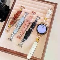 ราคา สายหนัง ลายดอกไม้ สำหรับ Huawei watch GT 5, huawei watch gt 5 pro, GT2, GT3, GT4, GT5, GT5 Lite, Redmi watch 5 Lite, Redmi watch 5 Active, Galaxy watch 7 และรุ่นอื่นๆ (1732209344329713075)