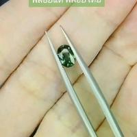 ราคา พลอย เขียวส่องบางกะจะ ทอป สีเข้มเปิด ไฟดี ขนาด : 6 * 4.3 mm น้ำหนัก : 0.60 ct. ความแข็ง : 9 mohs scale สี : เขียวหางนกยูง (green+blue+yellow) แหล่งกำเนิด : บางกะจะ ปรับปรุง : เผาเก่า (1733000944438707