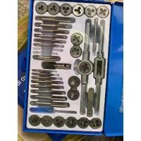 ราคา Easy Tool ต๊าปเกลียวชุดเอนกประสงค์ 40 ชิ้น หน่วยเมตริก กล่องเหล็ก ประกอบด้วยด้ามต๊าป ตัวผู้ M3-M12 ตัวเมีย หวีวัดขนาดเกลียว ไขควงมินิ ดอกต๊าปกลมและแท่ง 1/8" NPT (1732706670168081563)