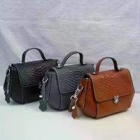 ราคา กระเป๋าถือ ลายหนังงู กระเป๋าสะพายข้างแฟชั่นสตรี สไตล์เรโทร กระเป๋าหนังแท้สุดหรู (1731618243070691897)