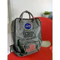 ราคา I.am.wai- กระเป๋าเป้ สีเขียวขี้ม้า NASA สภาพใช้งาน มีตำหนิ สนิมตรงแป๊ก *มือสอง (1733291465901901745)