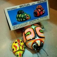 ราคา ☉ของเล่น​ ไขลาน​สังกะสี​ เต่าทอง 10ซม. มีกล่อง Mechanical Beetles and Turtles Wind-up Key Tin งานปั้ม​ท้าย​ Yone​ Japan​✻ (1733426602272393131)