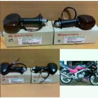 ราคา ไฟเลี้ยวหลัง KR150 ดำ(ชา) (ซ้าย-ขวา)พร้อมขั้วหลอด 1คู่ HMA (1733118686746412195)