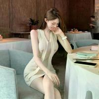 ราคา ชุดเดรสแขนกุด รัดรูป สำหรับผู้หญิง แพลตตินั่ม หรูหรา สังคม ริบบิ้นผ้าซาตินหนัก เดรส คุณครู ชุด ทํางาน ผ้า ประยุกต์ มินิเดรส น่ารัก ลายจุด ทอ เสื้อ มือ คล้อง คอ ติด แกลม แท้ ขาว ไ (1732871151521662406)
