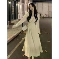 ราคา COD White V-Neck Inner Layer Base for Women Early Autumn 2025 New French Style Elegant Long ชุด มินิเดรส ยับ แบบ ลินิน แท้ พร้อมส่ง เดรส เว้า หลัง งาน คุณครู ทํางาน ผ้า ชุดออกง (1733176178820744881)