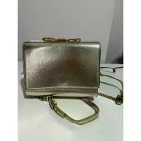 ราคา ส่งต่อ Charles&Keith golden ribbon crown shoulder bag ขายดี (1733167572701513343)