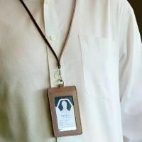 ราคา ID card holder ป้ายห้อยคอใส่บัตรพนักงาน สานหนังแท้ แบรนด์ klaas ของแท้ (1729496802773469925)