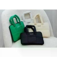 ราคา Walking Stitch : Bill Mini Puffy Bag : iPad Bag : iPad Case : กระเป๋าใส่ไอแพด : กระเป๋าแท็บเล็ต (1732749724811298152)