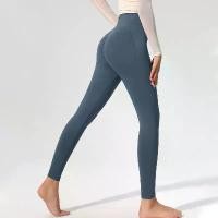 ราคา Seamless sports leggings that feel almost invisible. High-waisted yoga pants with peach lift, fitness pants. กางเกง กีฬา อาริ (1732951184931260336)