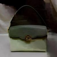 ราคา UNGARO กระเป๋าถือหนังสีขาว กระเป๋าคล้องแขน มือสอง เเฟชั่น ผู้หญิง ทรง หมอน รับ ซื้อ แบรนด์เนม แท้ รุ่น ใหม่ พิกัด สวยๆ ส่ง ต่อ แฟชั่น carlyn bag thailand (1733226847628724054)