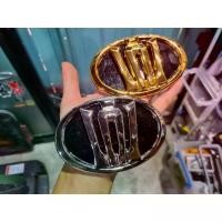 ราคา โลโก้มงกุฏ คราวน์ โตโยต้า สีเงิน / ทอง งานโลหะ ขนาด 12 * 8 CM CROWN logo Toyota emblem car accessories (1733434885191140574)