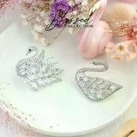 ราคา （จัดส่งจากประเทศไทย）. เข็มกลัดติดเสื้อรูปหงส์ เข็มกลัดหงส์เพชรCZ สวยหรู ดูดี ติดเสื้อ ติดหมวก ใส่ออกงาน ใส่ทำงานพร้อมส่ง‼️ Fashion accessories #อย่าน้อยใจตัวเอง (1732911405092209997)