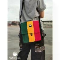 ราคา กระเป๋าสะพายข้างกระดุมกะลา ปักลายบ็อบมาร์เล่ย์ เขียวเหลืองแดงสไตล์ราสต้า วัสดุผ้าฝ้ายคุณภาพดี งานฝีมือ Northernthai (1733312418892776794)
