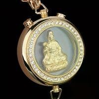 ราคา เครื่องประดับแขวนรถยนต์หรูหราโลหะชุบทองรูปเจ้าแม่กวนอิมพร้อมน้ำหอมกระจายกลิ่น หรูหรามีสไตล์ ปลอดภัยและเสริมโชคลาภ จี้แขวนรถยนต์ กรอบ ใส่ โปสเตอร์ ทะเบียน สมรส ปลาตะเพียน สาน แฟ้ม (1733043134113089317)