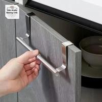 ราคา ไม้แขวนเสื้อสแตนเลส สำหรับตู้ ห้องครัว โต๊ะ ตู้ และประตู รวมราวแขวนผ้า มือ และชุดครัว (1732491871551784679)