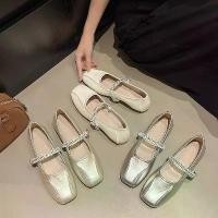 ราคา รองเท้าแมรี่เจน สไตล์ฝรั่งเศส หัวเหลี่ยม ตื้น สำหรับผู้หญิง ฤดูร้อน มาใหม่ แบน อเนกประสงค์ แฟชั่น น้ำหนักเบา รองเท้าหนึ่งสายหนังเล็ก คัทชู เพื่อ สุขภาพ ง ท ้ า ุ ้ ้ เ (1732845469937797020)