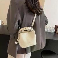 ราคา กระเป๋าถือทรงถัง แฟชั่นผู้หญิง แฟชั่นมินิมอล สไตล์เกาหลี หนัง PU กระเป๋าสะพายข้าง เเฟชั่น ผู้หญิง ยอดฮิต สวยๆ ทรง หมอน ข้าง (1733297413756454378)