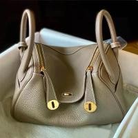 ราคา กระเป๋ามินิลินดี้รุ่นใหม่ กระเป๋าหมอหนังแท้ กระเป๋าผู้หญิง กระเป๋าขนาดเล็กทรงหมอน สะพายไหล่ข้างเดียวหรือถือมือ (1733311765223802212)