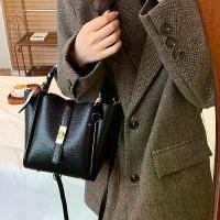 ราคา COD- กระเป๋าสะพายข้าง กระเป๋าผู้หญิง กระเป๋าแฟชั่น กระเป๋ากันน้ำ กระเป๋าแฟชั่นเกาหลี (1732825172172768573)