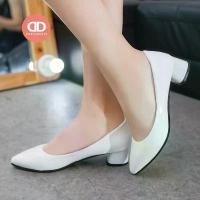 ราคา 0588 รองเท้าส้นสูง รองเท้าหนังแก้ว หัวแหลม️ คําแนะนําการขายที่ร้อนแรงในเดือนนี้ 2 นิ้ว โลฟเฟอร์ ผู้หญิง ผ้าใบ สลิปออน คัทชู นักศึกษา สี แฟรชเจล เจลลี่ บันนี่ สีเขียว (1733342184174879757)