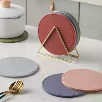 ราคา แผ่นรองกันความร้อนแบบกลม ป้องกันการลวก แผ่นรองหม้อ แผ่นรองชาม แผ่นรองแก้ว แผ่นรองจาน ที่รองกันความร้อนในบ้าน กันน้ำได้ โต๊ะอาหาร แผ่นรองกันความร้อน (1733432199382336980)