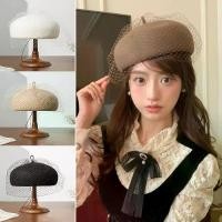 ราคา หมวกเบเร่ต์ลูกไม้, สำหรับผู้หญิง, วัสดุ Tulle, หมวกเบเร่ต์สีขาว, พร้อมหมวกขนสัตว์ตาข่าย, หมวกจิตรกรหญิง, หมวกฤดูหนาว, ขี้เล่นและอบอุ่น, สไตล์วินเทจและสง่างาม, ฝรั่งเศส (1732924477106784201)