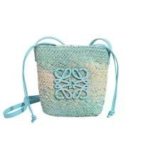 ราคา กระเป๋าทอมือวินเทจ หรูหราราคาไม่แพง สำหรับผู้หญิง กระเป๋าชายหาดใหม่ 2025 กระเป๋าถังหูรูดมูลค่าสูง shouder bag กระเป๋า ทรง ขนม จีบ กระเป๋า สตางค์ สั้น กระเป๋า ปลา ผ้ากัน น้ํา เชอรีซ่า (1732082471503037