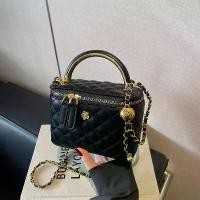 ราคา กระเป๋าถือผ้าควิลท์สำหรับผู้หญิง ดีไซน์เฉพาะใหม่ กระเป๋าสะพายข้าง กระเป๋าถังมือถือ เหมาะสำหรับฤดูใบไม้ผลิและฤดูร้อน 2025 suede bag ถักเชือก ฟอก แบรนด์ มือ สอง คอล ใหม่ ล่า (1732835828571146208)