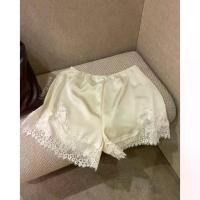 ราคา satin lace shorts กางเกงขาสั้นผ้าซาตินแต่งชายลูกไม้ (1734361340745843736)