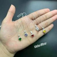 ราคา สร้อยคอเงินแท้92.5%สไตล์มินิมอลพร้อมจี้พลอย จากประเทศอิตาลี แถมฟรีน้ำยาล้างเงิน30ml : MaKe Silver (1733829782763046295)