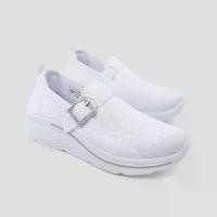 ราคา TREND รองเท้าผ้าใบ แบบสวม ส้น 5 CM. รุ่น KYLIAN สี WHITE | รองเท้าผ้าใบ ผู้หญิง (1734197286645827496)