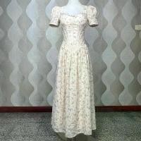 ราคา SV001 Vanessa White Flowery ชุดเดรสยาว ลายดอกสีขาว แขนตุ๊กตา คอกระเช้า (1733647777390626498)