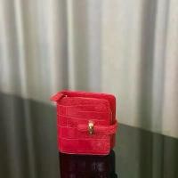 ราคา กระเป๋าสตางค์HKโบว์ หนังท้องจระเข้ สีแดง (1733230980233069571)