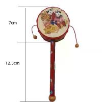 ราคา แบรนด์ [พร้อมส่ง] กลองป๋องแป๋งจีน แบบดั้งเดิม ม้าทรงโบราณ ของเล่นคลาสสิกสำหรับเด็ก ขนาด 7x12.5 ซม. วัสดุคุณภาพดี ปลอดภัย สำหรับเด็กอายุ 3 ปีขึ้นไป รูปแบบม้าทรงโบราณลวดลายสีสันสดใ (1733367437943801748)