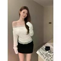 ราคา เสื้อยืดแขนยาวไหล่เฉียงตัดต่อผ้าลูกไม้ ฤดูใบไม้ร่วง ฤดูหนาว ฤดูใบไม้ร่วง เข้ารูป ไหล่เฉียง ใส่ด้านใน เสื้อตัวสั้นสำหรับสาวเซ็กซี่ ผู้หญิง (1734139911153812846)