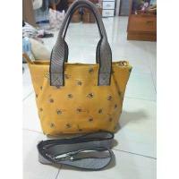 ราคา กระเป๋าสะพาย cath kidston สีเหลืองลายผึ้ง ผ้ากระเป๋ากันน้ำ สายสะพายปรับสั้นยาวได้นะคะ ลดราคา เเฟชั่น สตางค์ สั้น ช้อปปิ้ง ชุด เซ็ต สาว อ้วน ราคา ส่ง ️ tiktok shop m (1733850015139006233)