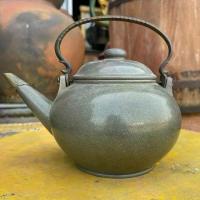 ราคา ปั้นชาอี๋ซิง Yixing teapot ผิวขัดมัน สีดำ ใบใหญ่ ป้านชาเก่า กาน้ำชาดินเผาโบราณ (1733812586499442034)