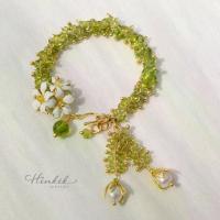 ราคา สร้อยข้อมือหิน สีเขียว เพอริดอท ทรงพวงมาลัย 2 ชาย ประดับด้วย ดอกแก้ว มุกแท้ Peridot (1732315787696375699)