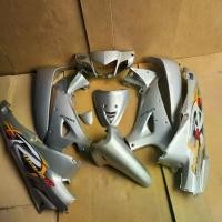 ราคา ชุดสี wave125r แฟริ่ง เวฟ 125R กุญแจกลม สีเทา พร้อมติดลายสติ๊กเกอร์เคลือบเงาแท้ ปี2004 ชุด10ชิ้น (1733881958454167497)