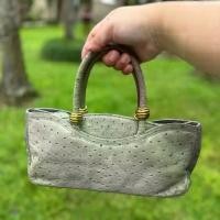 ราคา กระเป๋าถือ หนังนกกระจอกเทศแท้ สีเทา (1733930561670055186)