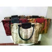 ราคา กระเป๋าหนังงู รุ่น "G73-5" กระเป๋าแฟชั่นหนังงูแท้ ใบใหญ่ สีขาว สีแดง สีเหลือง พร้อมส่ง (1733907705551357050)