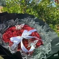 ราคา กุหลาบกลิตเตอร์15ดอก สีแดง ตบแต่งด้วยรามี่โฟม (1733654576528721035)