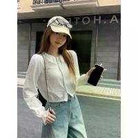 ราคา เสื้อเชิ้ต ลูกไม้ สีขาว น่าระทึกใจ ปลอกคอตุ๊กตา แขนยาว สำหรับผู้หญิง สไตล์ 2025 ฤดูใบไม้ร่วง กระดุมยางยืด ชายเสื้อ เสื้อฐาน (1733139703975348177)