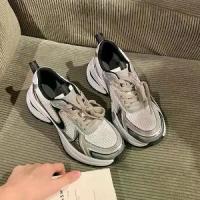ราคา รองเท้าผ้าใบลำลอง สตรีทลี่ แฟชั่น ลูกไม้ขึ้น ฤดูร้อน ระบายอากาศ แพลตฟอร์มตาข่าย รองเท้าพ่อเสริมส้น สำหรับผู้หญิง ดีไซน์คุณแม่องุ่น (1730672374233270700)